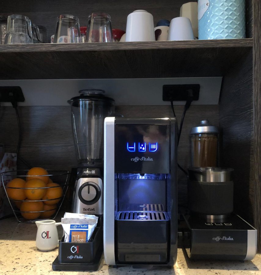 Magica Mago Zwart op aanrecht in keuken