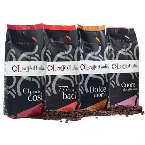 Verschillende soorten zakken met koffiebonen naast elkaar.