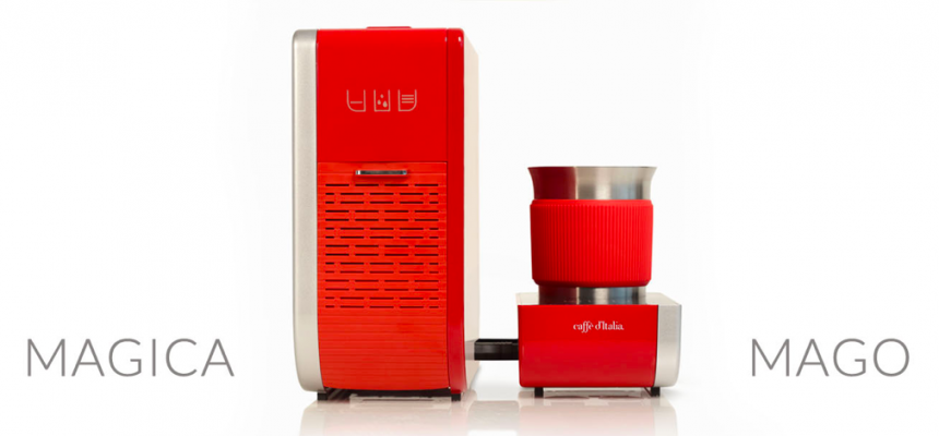 Frontaal shot van een rode Magica en Mago koffiemachine