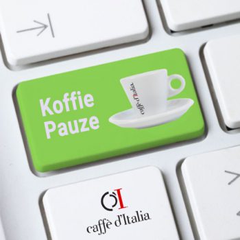 Toetsenbord met groene knop met de tekst "Koffie Pauze"